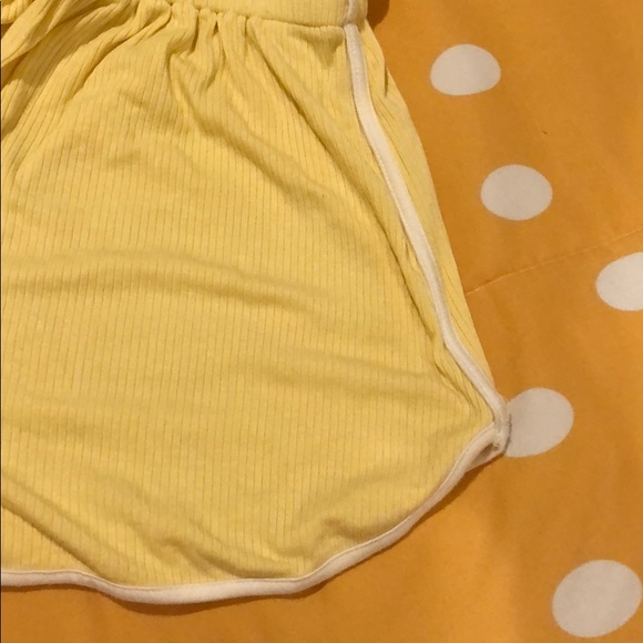 Yellow ribbed halter romper - Picture 4 of 4